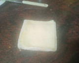 Foto del paso 2 de la receta: Flautas de pan de molde rellenas de salchichas, queso y bacon con puré de papas