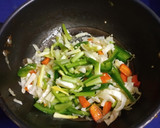 *செஷ்வான் வெஜ், ஹக்கா நூடுல்ஸ்*(schezwan veg hakka noodles recipe in tamil) ரெசிபி ஸ்டேப் 6 புகைப்படம்