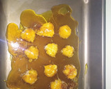 Foto del paso 4 de la receta: Bolitas de coco acarameladas