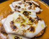 Foto del paso 8 de la receta: Crema de Calabacín al Yakiniku Con Tostas de Queso Gratinado