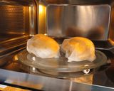 Foto del paso 2 de la receta: Fricandó Exprés de Pollo Asado con Néctar de Ciruelas y Patatas Fondant al Pimentón