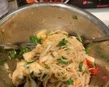 รูปขั้นตอนการทำที่ 7 ของ ยำมาม่าหมูยอ สูตรนำ้ยำร้านดัง