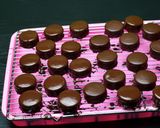 Foto langkah ke 5 dari resep Biscuit Coklat Dubai 4 Bahan Tanpa Oven.
