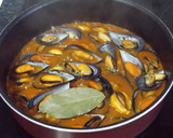 Foto del paso 3 de la receta: Mejillones con salsa de tomates