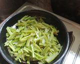 লাউ খোসা ইলিশ মাছের ল্যাজা দিয়ে ভাজি (lau khosa illish macher lyaja bhaji recipe in Bengali) রেসিপির ধাপ 3 ছবি