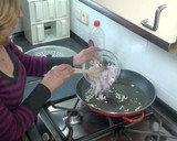 Foto del paso 1 de la receta: Colitas de rape con almejas