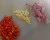 Foto langkah ke 3 dari resep Tumis oncom lenca kemangi pedas dan praktis.