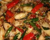 Foto langkah ke 6 dari resep Cumi Asin Pedas Cabai Hijau.