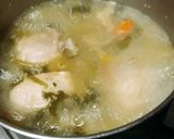 Foto del paso 6 de la receta: Caldo de quinua con papas y muslos de pollo y verduras