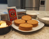 Foto del paso 1 de la receta: Tarta de queso con base de galletas al horno