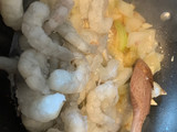 Stir-fry King prawns in curry powder & egg