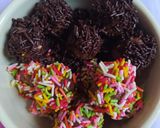 Foto langkah ke 5 dari resep Bola Bola Coklat Pelangi Biskuit Marie.