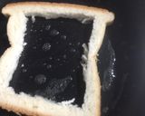 A picture of step 2 of Egg omelette sandwich.