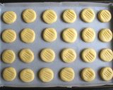 A picture of step 3 of Melting Moments with Passion fruit Cream.