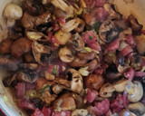 Foto del paso 3 de la receta: Garbanzos con setas, longaniza y queso