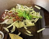 A picture of step 1 of Signature Spicy Beef Sauce（秘制香辣牛肉酱）.