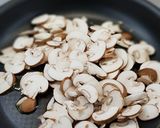 Póréhagymás cukkini krémleves, pirított gombával! recept fázis 4 fotója