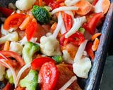 Zöldségmixes vajban sült tepsis csirke recept fázis 4 fotója
