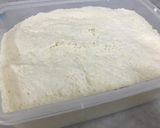 A picture of step 2 of Chicken flower buns.