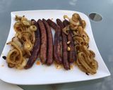 Une image de l'étape 9 de Merguez aux oignons épicés.