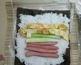 Foto langkah ke 4 dari resep Simple Sushi.
