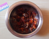 A picture of step 1 of Tamarind dates chutney.