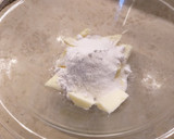 Foto del passaggio 3 della ricetta Salame al cioccolato con le nocciole