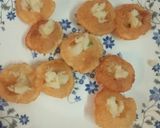 A picture of step 3 of Rava puri chat.