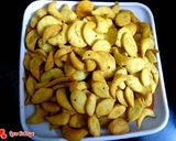 A picture of step 8 of Moon shape mathri.