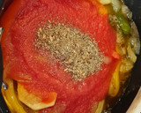 Foto del paso 4 de la receta: Albóndigas en salsa de tomate, pimientos tricolor y calabacín al orégano