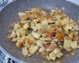 A picture of step 2 of Egg Fettuccine with Caesar's Mushrooms.