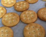 صورة لخطوة 2 من وصفة بسكوت مملح بالجلكسي والزعتر