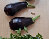 Foto del paso 1 de la receta: Berenjenas con champiñones 🍆 🍄Berenjenas salteadas en AOVE con champignones, ajo y perejil 🍆 BBB