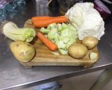 Foto del paso 1 de la receta: Sopa de verduras con lo que tengo en el refrigerador