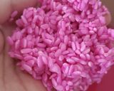 Hình bước làm 1 của món Xôi hồng tím từ thanh long đỏ