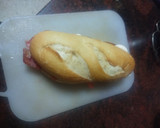 Foto del paso 2 de la receta: Bocadillo de jamón serrano, lascas de queso tierno y tomate