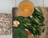 Foto langkah ke 1 dari resep Tumis Kuning Teri Asin Pedas.
