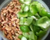 शिमला मिरची आणि ताजी बरबटी ची मिक्स भाजी (shimla mirchi ani barbati recipe in marathi) रेसिपी स्टेप 3 फोटो