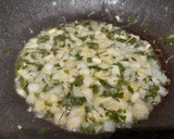 Foto del paso 1 de la receta: Mar y montaña gamba y salchicha con seta camasec y yema escaldada
