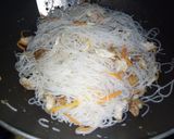 Foto langkah ke 5 dari resep Bihun ayam suwir.