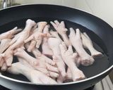 Gambar langkah 1 resipi Sup Kaki Ayam.