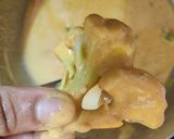A picture of step 3 of Gobhi ke pakode and Dhaniya ke pakode.
