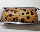 Foto del paso 5 de la receta: Budín integral de banana y arándanos