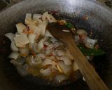 Foto langkah ke 6 dari resep Oseng Kikil Cabe Ijo.