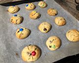Φωτογραφία βήματος 5 της συνταγής Soft and chewy m&ms oatmeal chocolate-chip cookies