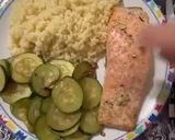 Foto del passaggio 4 della ricetta Cous cous, salmone, zucchine 🎣🥒