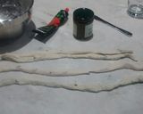 A picture of step 5 of Pesto and Tomato flatbread.
