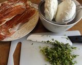 Foto del paso 2 de la receta Ensalada de mozzarella de búfala, jamón ibérico y aceite de hierbas frescas