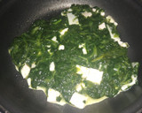 Foto del paso 4 de la receta: "Pancakes tortillas" con espinacas, pavo y queso
