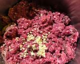 Foto del paso 1 de la receta: Albóndigas de carne en salsa de tomate